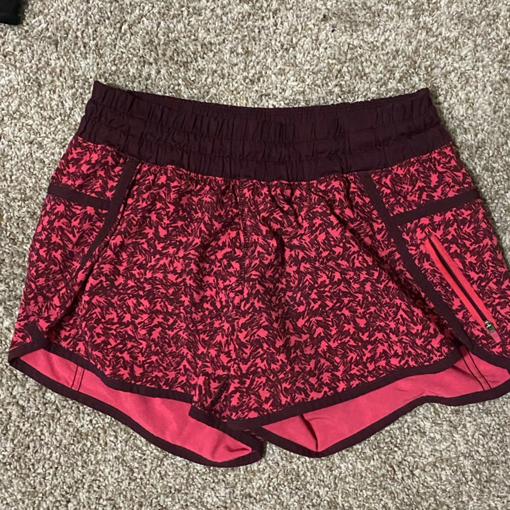 Lululemon Hotty hot low rise 3” short